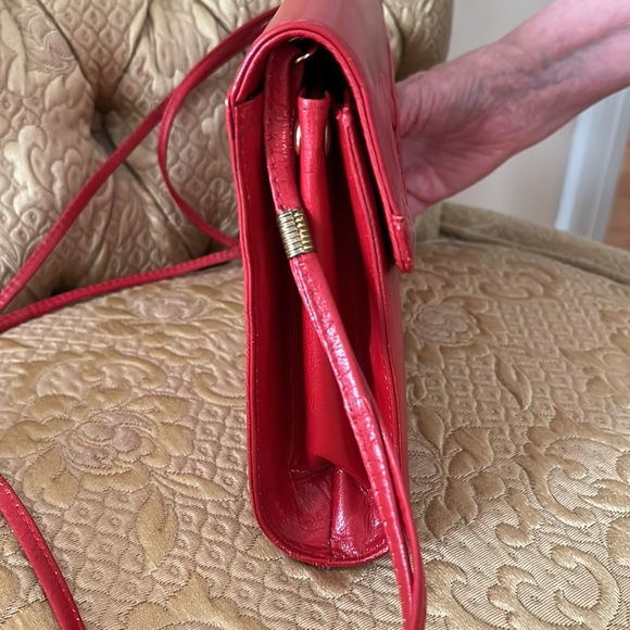 Beautiful Soft Italian Leather Purse with Decorative crocodile accent. - Picture 6 of 11